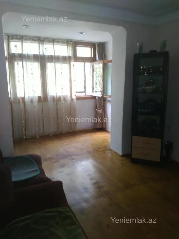 Satılır 2 otaqlı köhnə tikili 65 m²