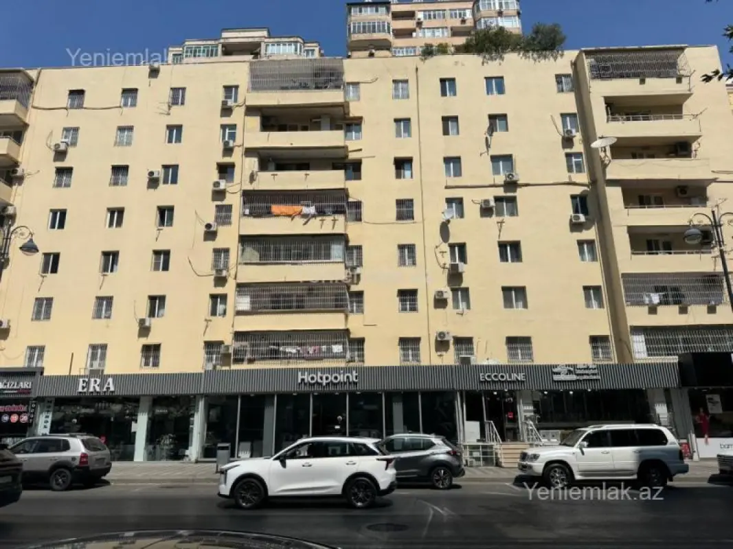 Satılır 4 otaqlı köhnə tikili 105 m²