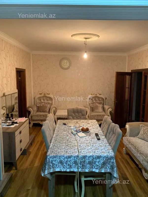 Satılır 4 otaqlı köhnə tikili 100 m²