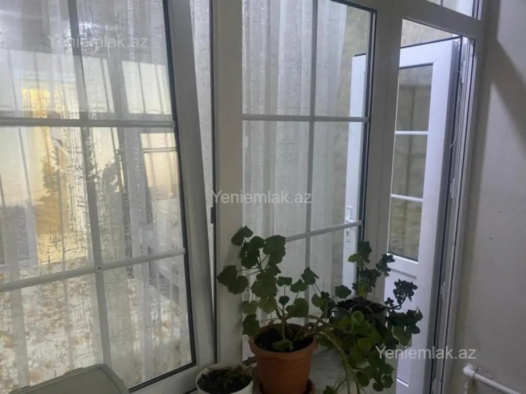 Satılır 3 otaqlı köhnə tikili 75 m²