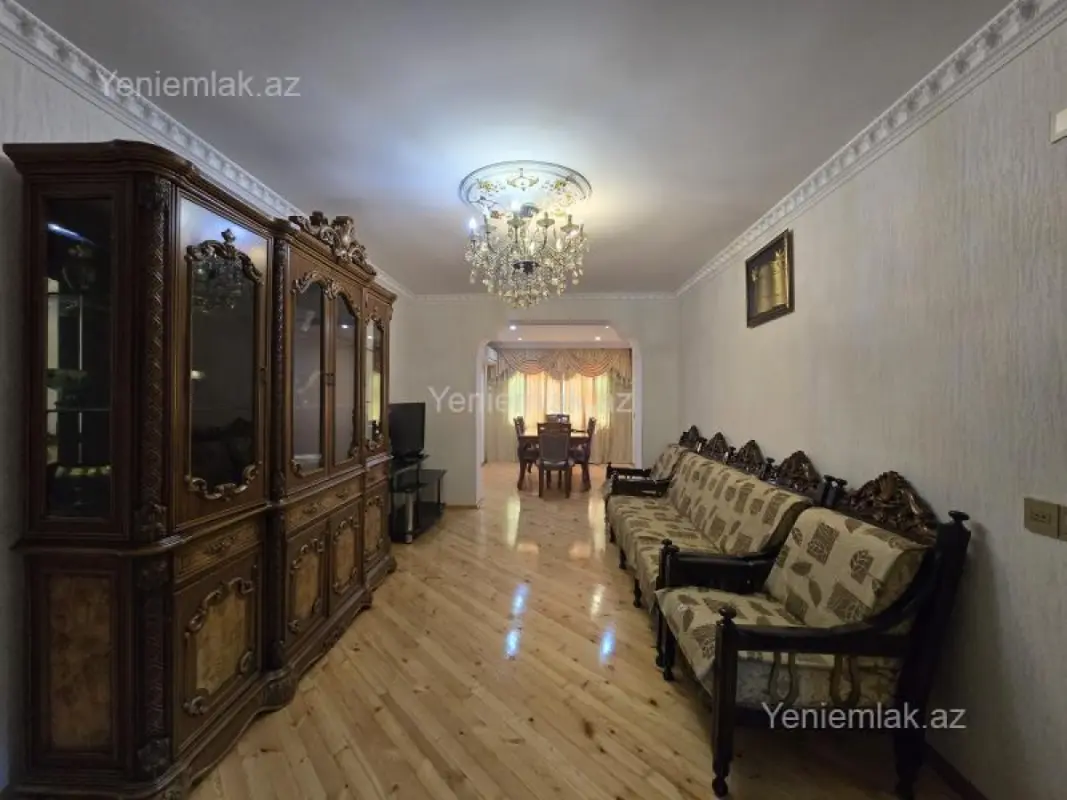 Satılır 4 otaqlı köhnə tikili 105 m²