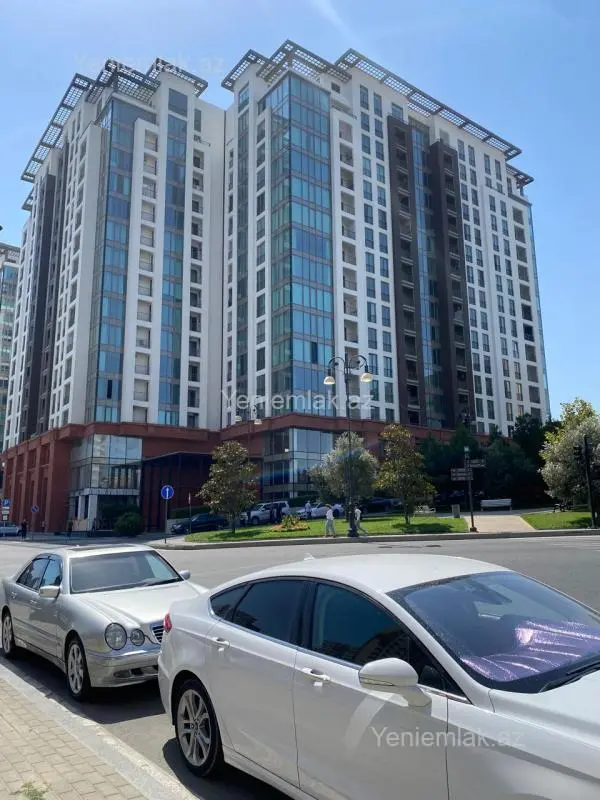 Satılır obyekt 950 m²