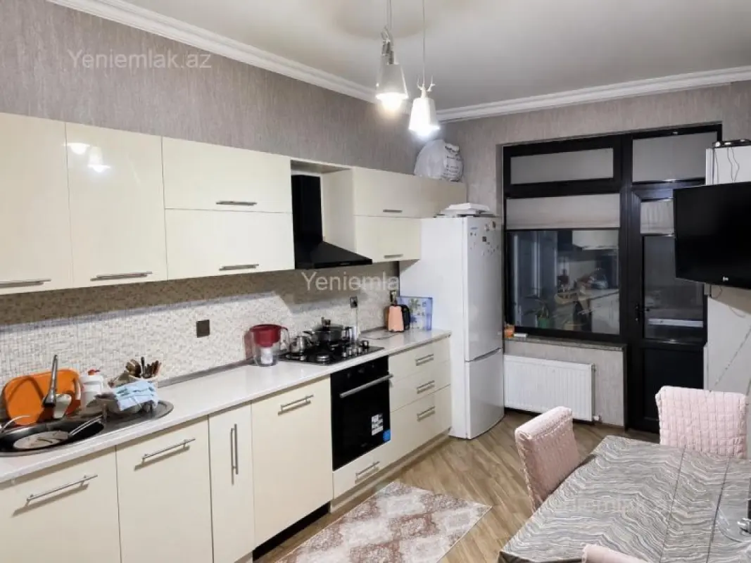 Satılır 3 otaqlı yeni tikili 130 m²