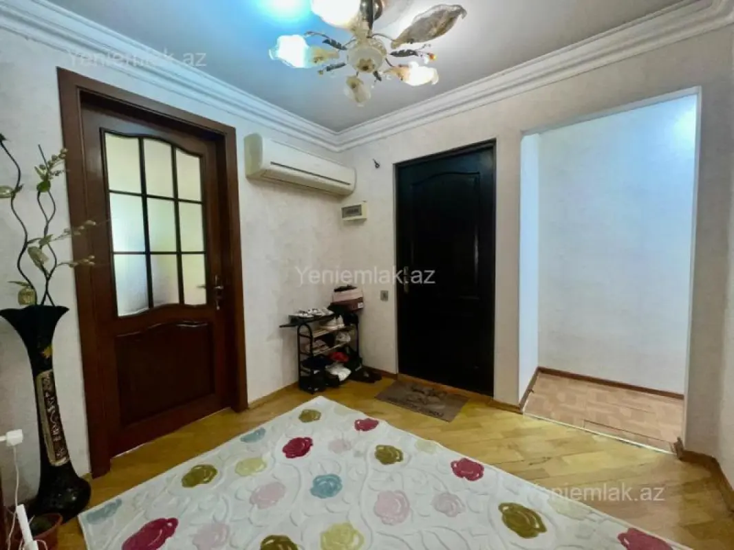 Satılır 4 otaqlı köhnə tikili 120 m²