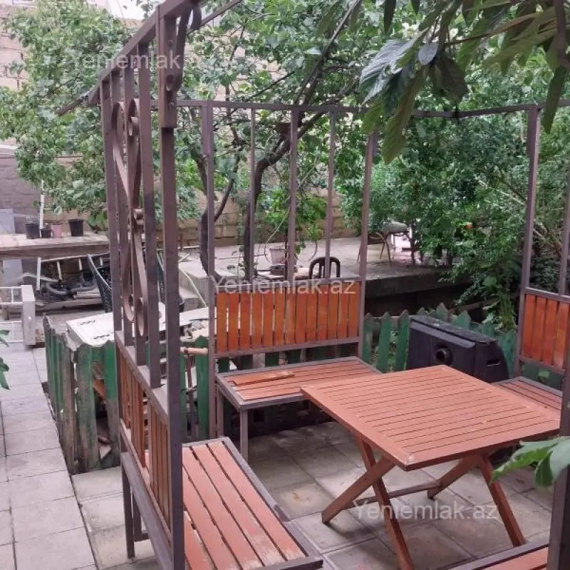 Satılır 4 otaqlı həyət evi 200 m²