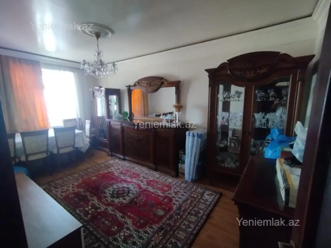 Satılır 4 otaqlı köhnə tikili 110 m²