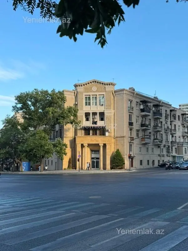 Satılır 2 otaqlı köhnə tikili 60 m²