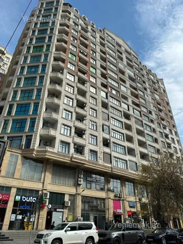 Satılır 3 otaqlı yeni tikili 130 m²