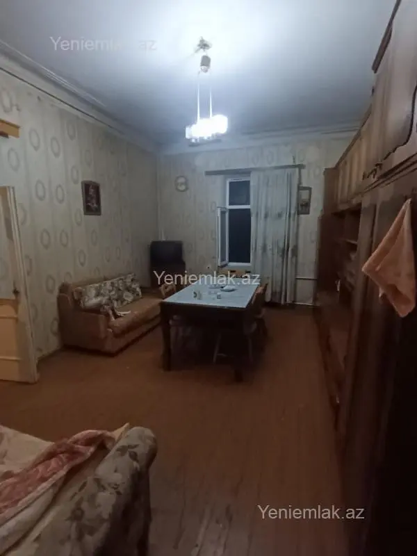 Satılır 2 otaqlı köhnə tikili 60 m²