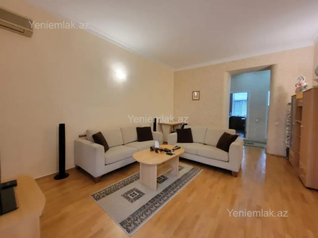 Satılır 2 otaqlı köhnə tikili 60 m²