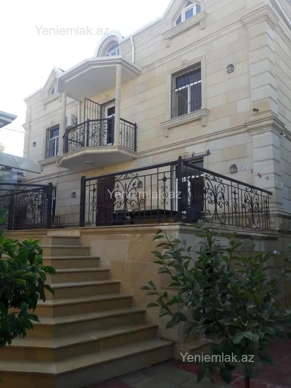 Satılır 4 otaqlı həyət evi 300 m²