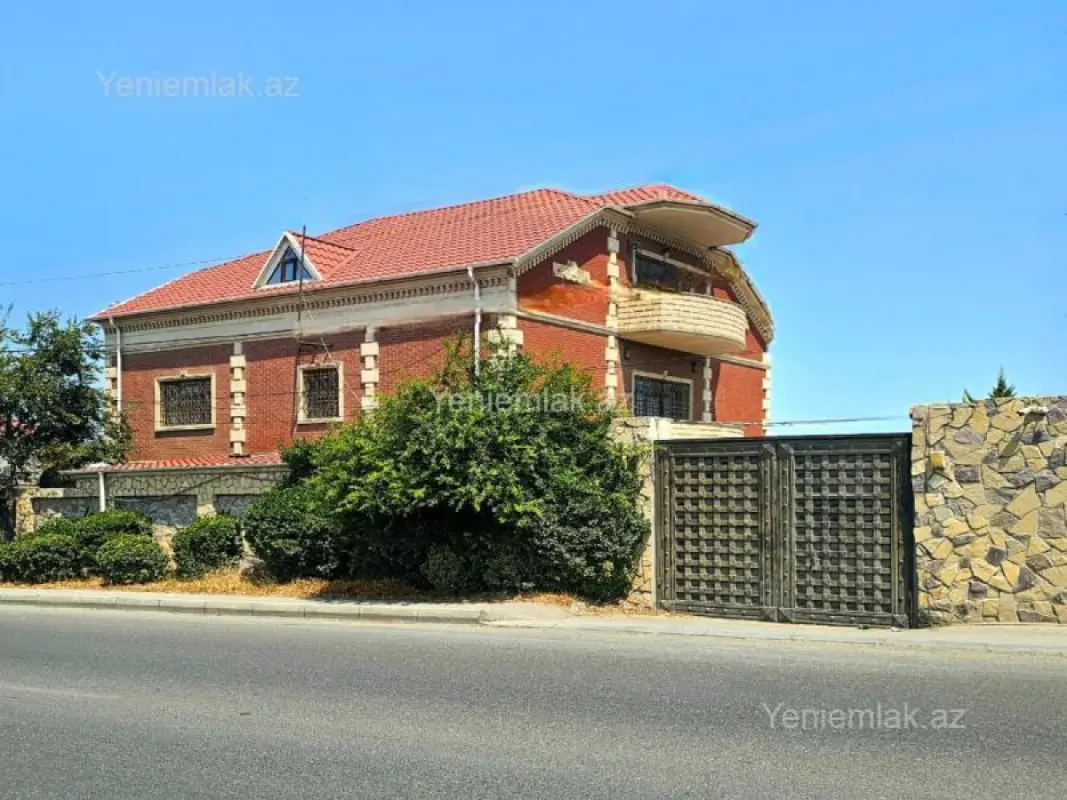 Satılır 9 otaqlı həyət evi 500 m²