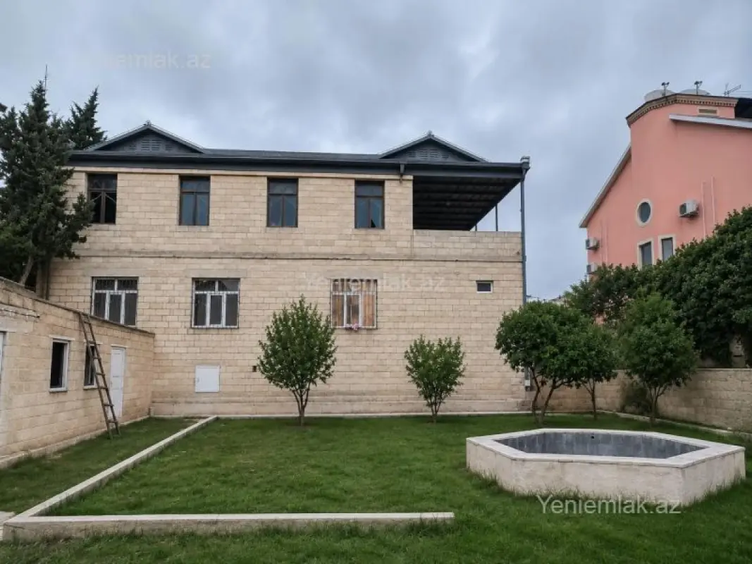 Satılır 9 otaqlı həyət evi 360 m²