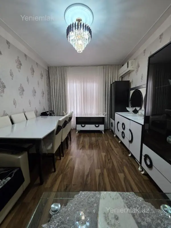 Satılır 4 otaqlı köhnə tikili 110 m²