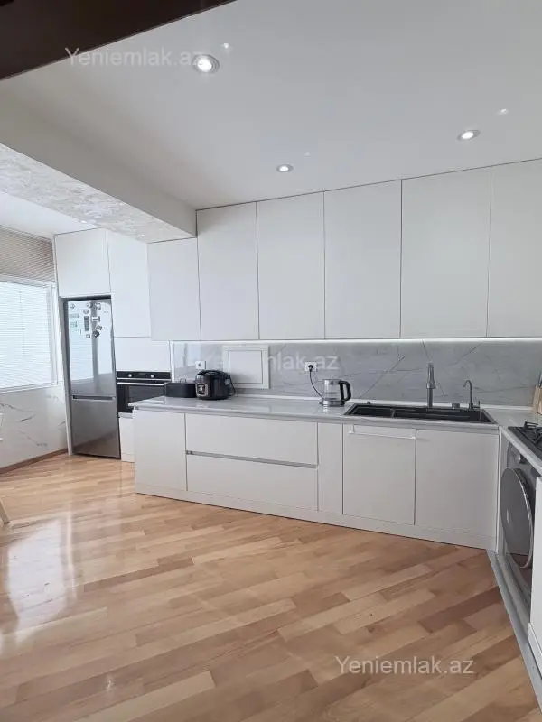 Satılır 3 otaqlı yeni tikili 90 m²