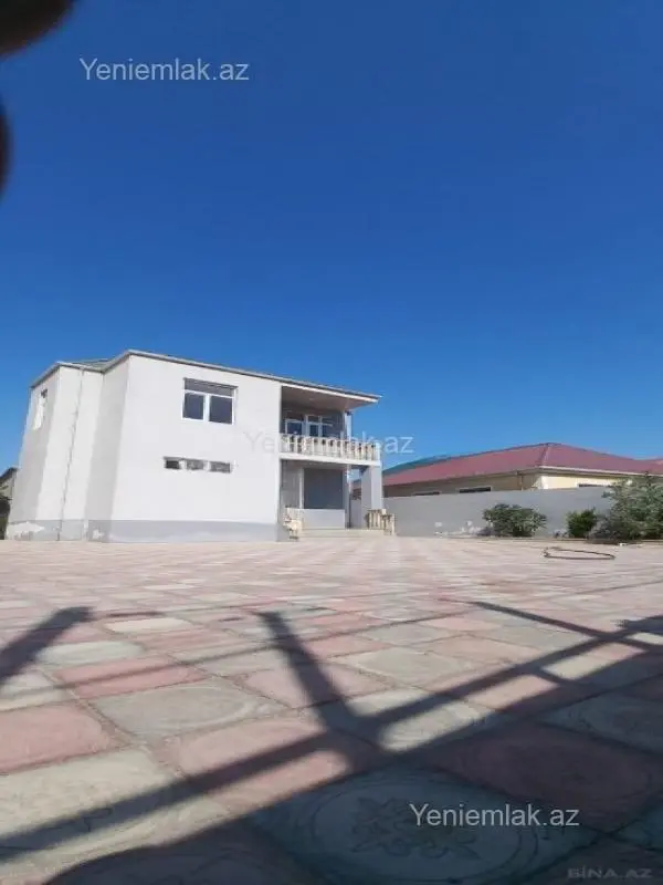 Satılır 5 otaqlı həyət evi 180 m²