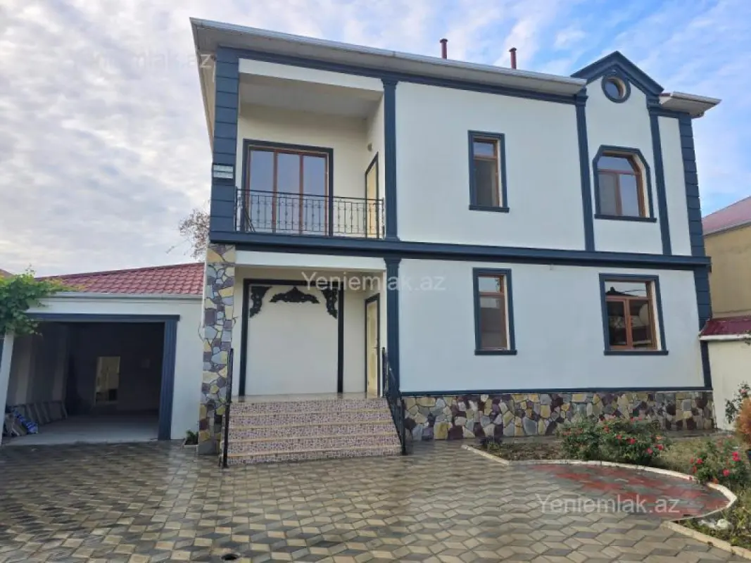 Satılır 7 otaqlı həyət evi 381 m²