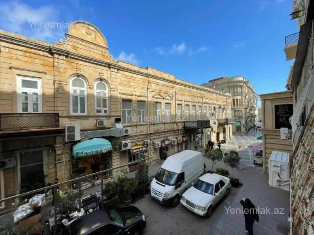 Satılır 3 otaqlı köhnə tikili 100 m²
