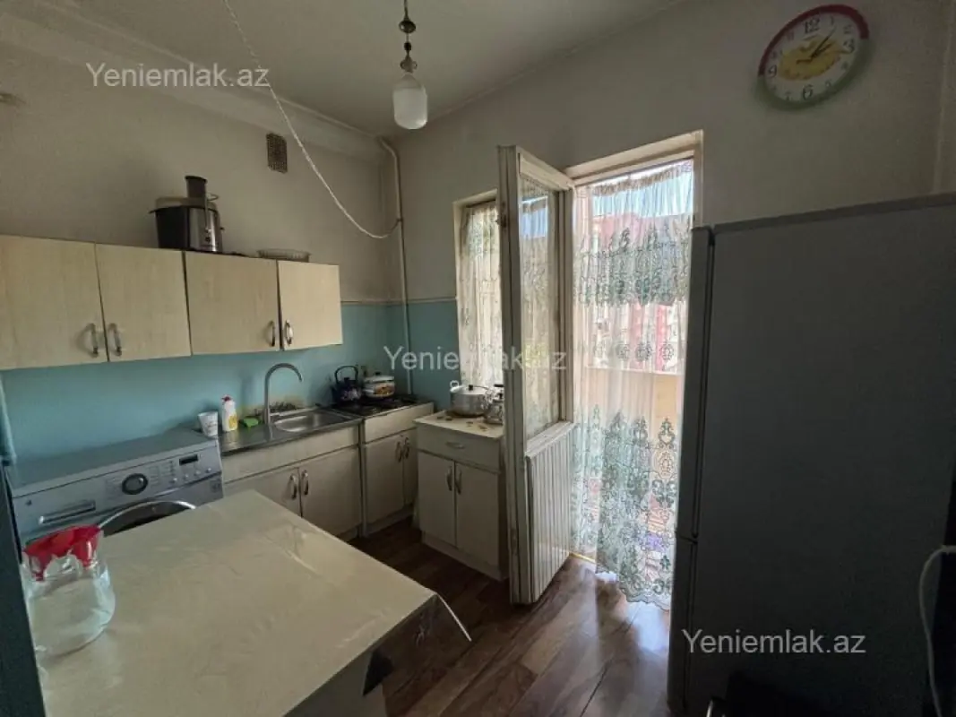 Satılır 4 otaqlı köhnə tikili 110 m²