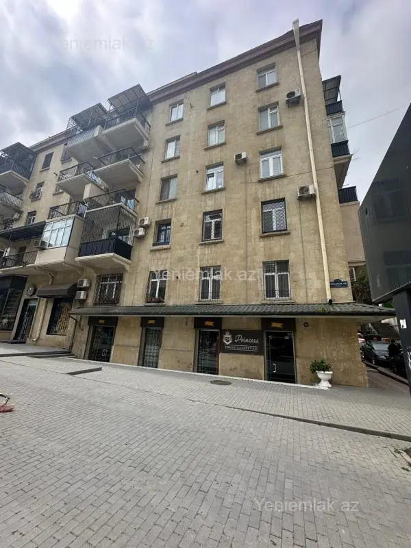 Satılır 3 otaqlı köhnə tikili 83 m²