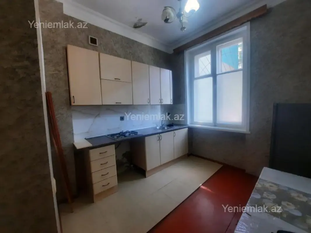 Satılır 2 otaqlı köhnə tikili 55 m²