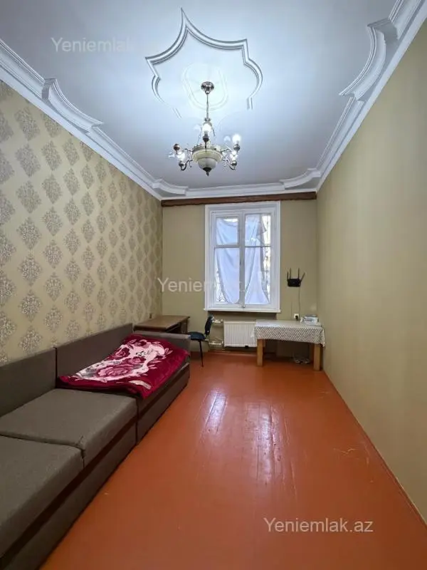 Satılır 2 otaqlı köhnə tikili 65 m²