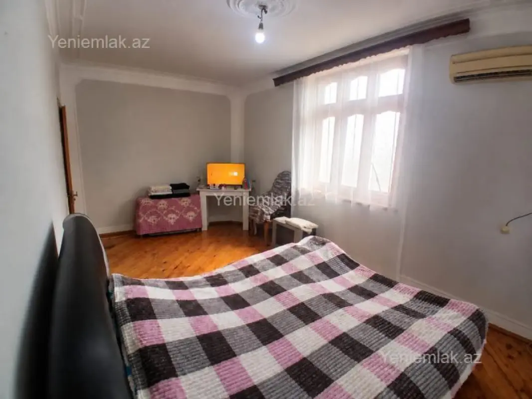Satılır 1 otaqlı köhnə tikili 36 m²