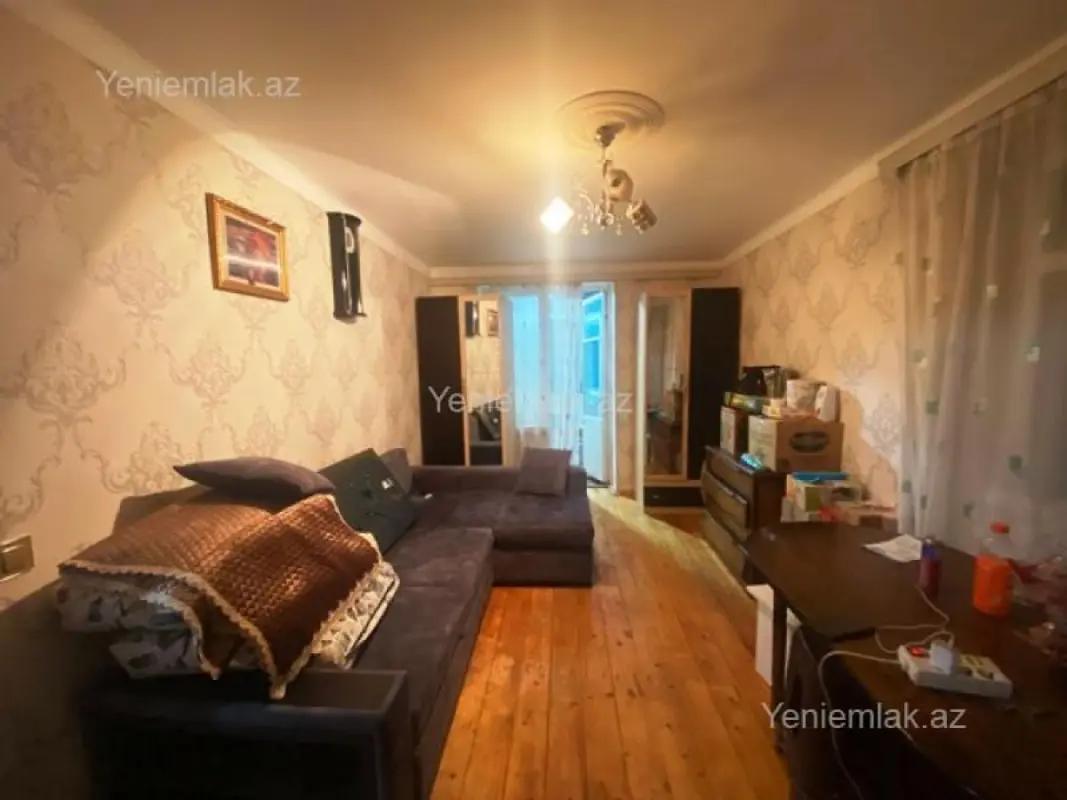Satılır 1 otaqlı köhnə tikili 32 m²