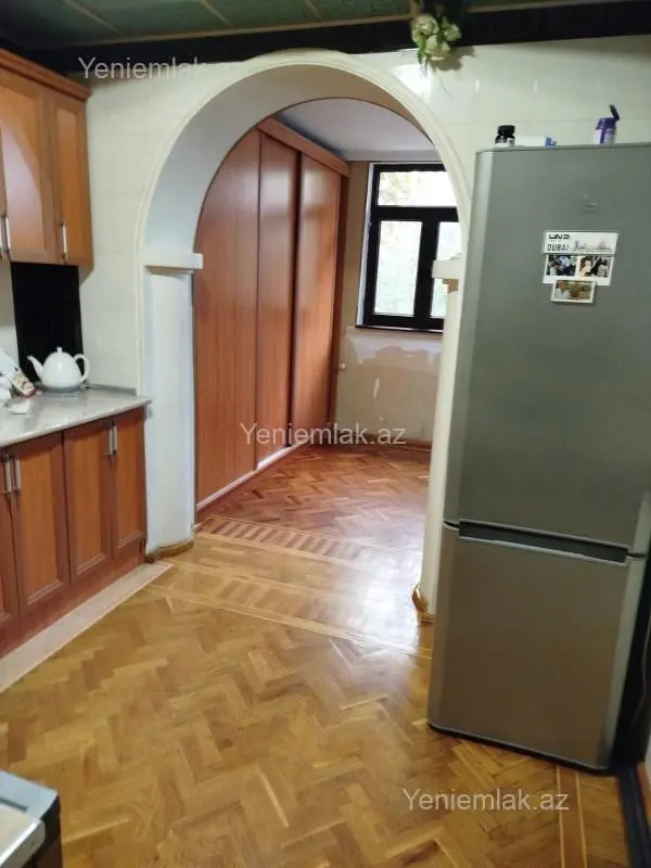 Satılır 4 otaqlı köhnə tikili 85 m²