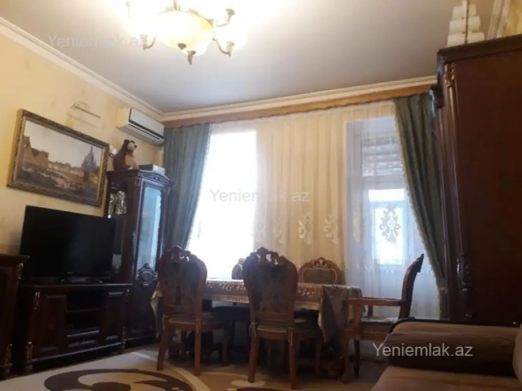 Satılır 6 otaqlı köhnə tikili 120 m²