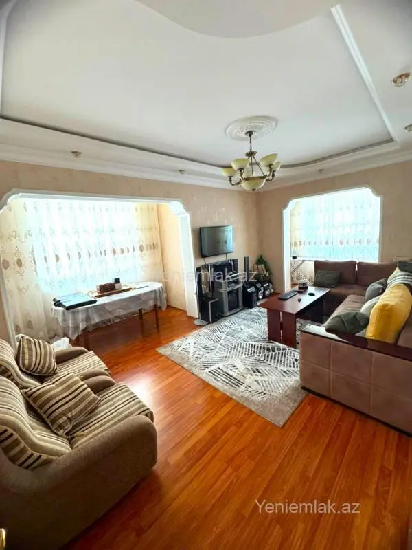 Satılır 2 otaqlı köhnə tikili 60 m²
