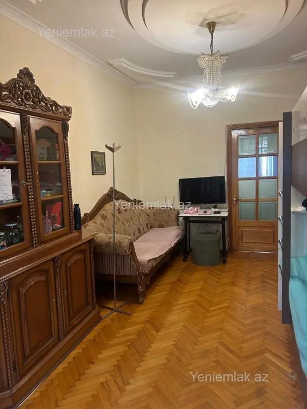 Satılır 2 otaqlı köhnə tikili 55 m²