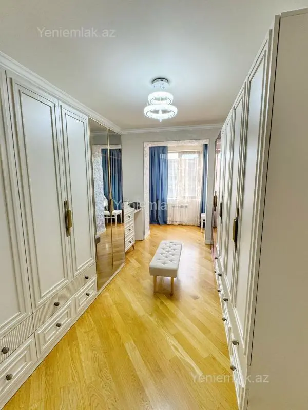 Satılır 4 otaqlı köhnə tikili 170 m²