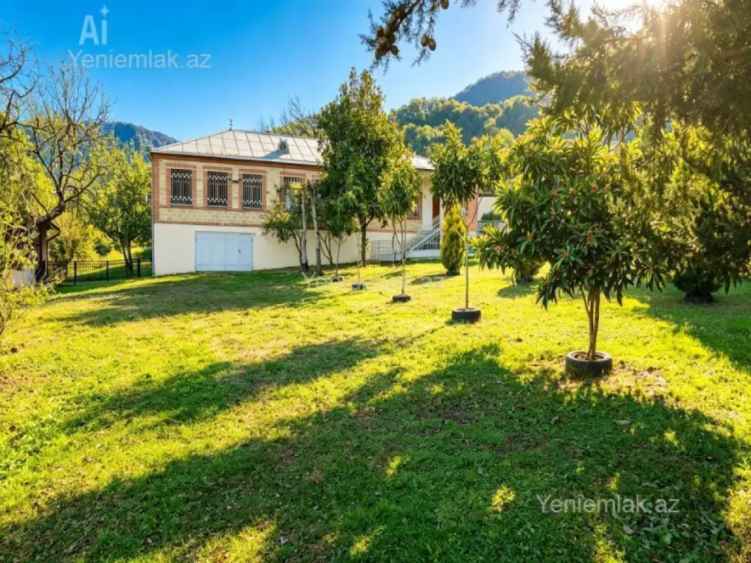 Satılır 5 otaqlı həyət evi 200 m²