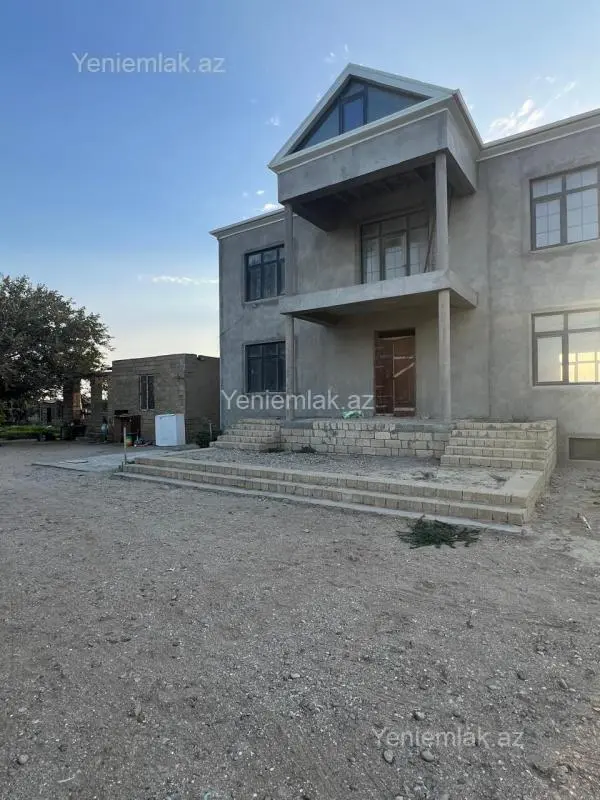 Satılır 6 otaqlı həyət evi 200 m²
