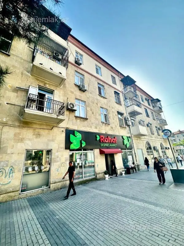 Satılır 2 otaqlı köhnə tikili 62 m²