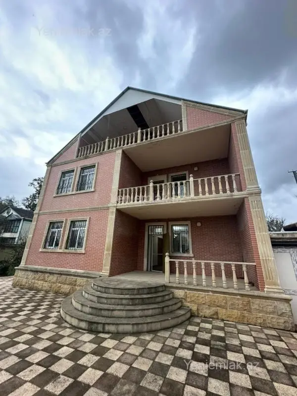Satılır 5 otaqlı həyət evi 300 m²