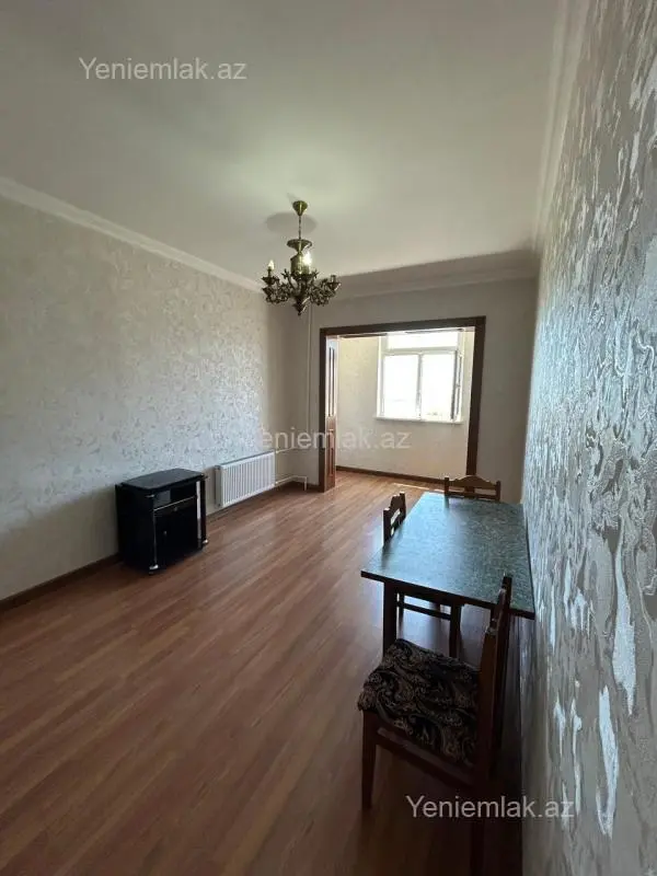 Satılır 3 otaqlı köhnə tikili 90 m²