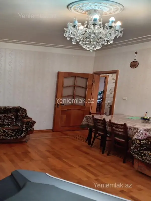 Satılır 3 otaqlı köhnə tikili 90 m²