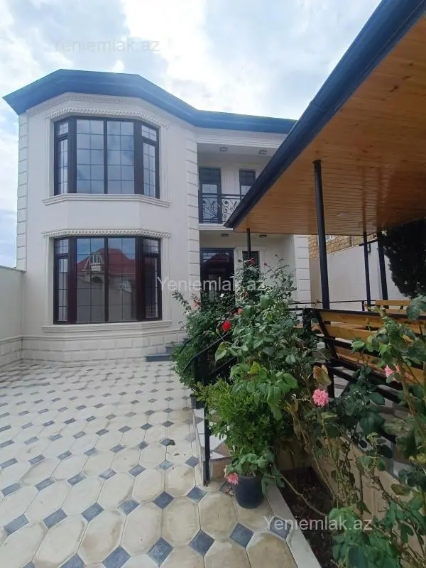 Satılır 5 otaqlı həyət evi 180 m²