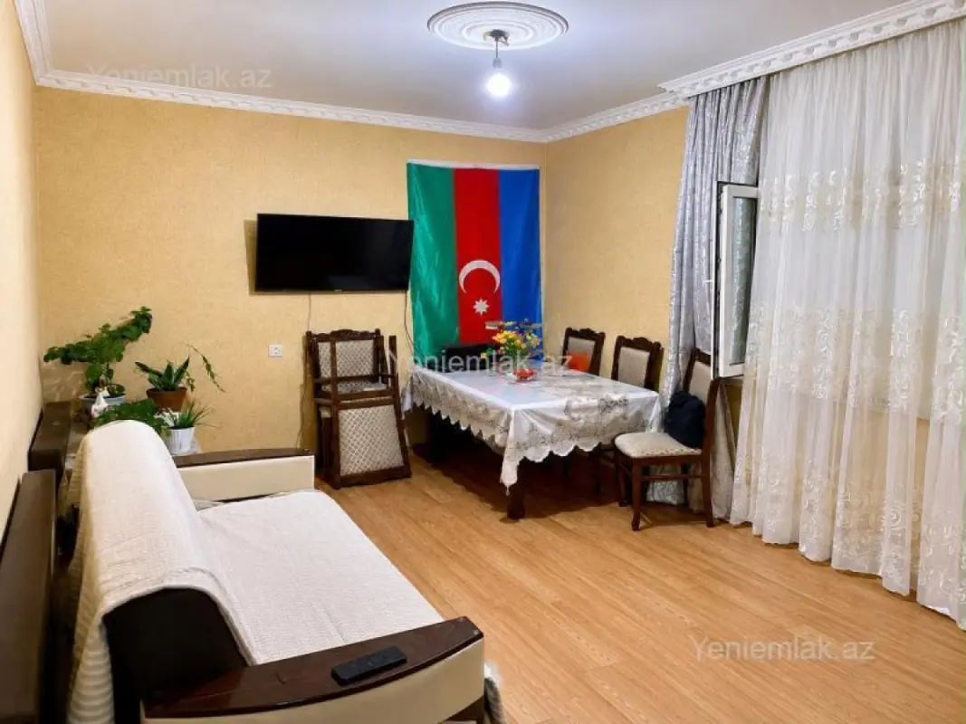 Satılır 2 otaqlı köhnə tikili 55 m²