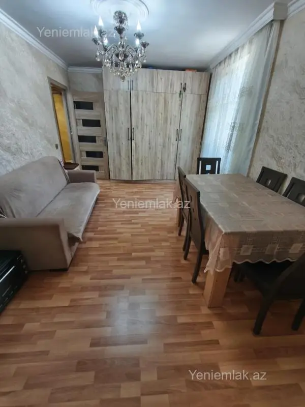 Satılır 1 otaqlı köhnə tikili 32 m²