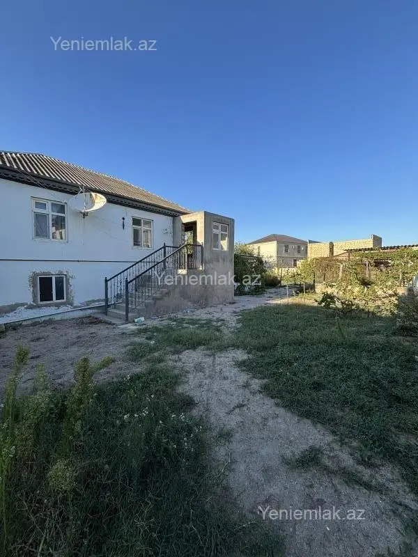 Satılır 4 otaqlı həyət evi 200 m²