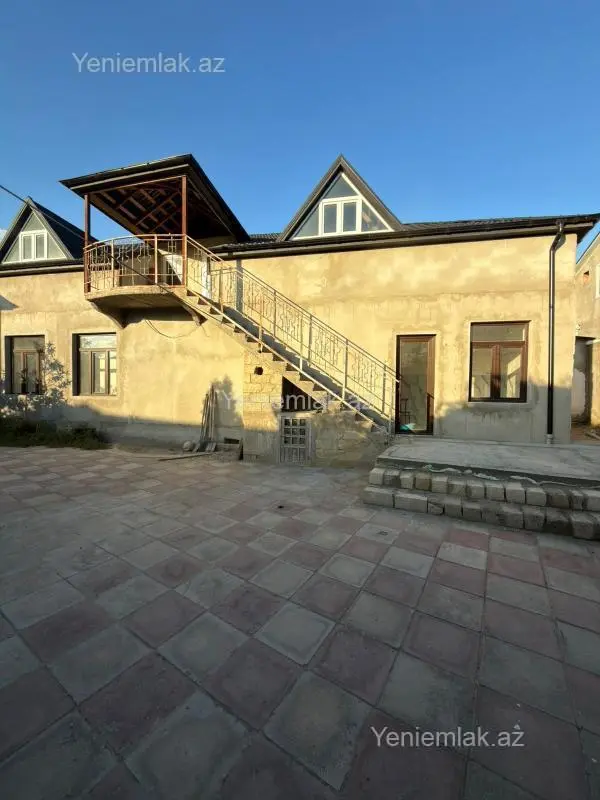 Satılır 6 otaqlı həyət evi 250 m²