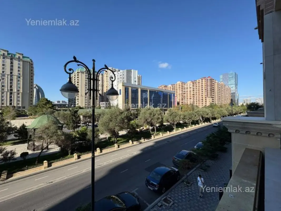 Satılır 4 otaqlı yeni tikili 180 m²