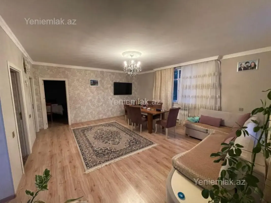 Satılır 5 otaqlı həyət evi 180 m²
