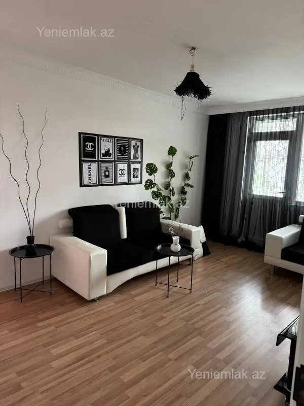 Satılır 2 otaqlı köhnə tikili 55 m²
