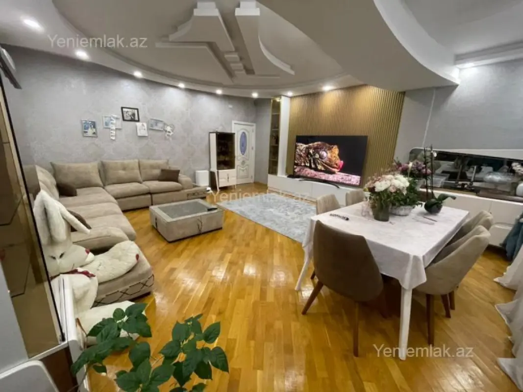 Satılır 3 otaqlı yeni tikili 135 m²