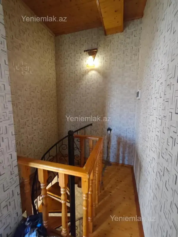 Satılır 5 otaqlı həyət evi 200 m²