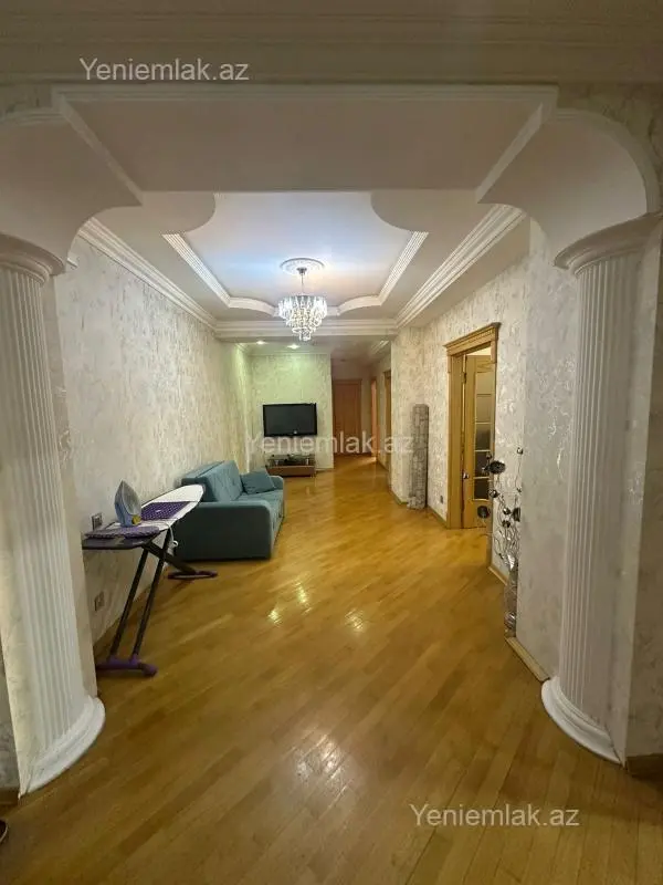 Satılır 3 otaqlı yeni tikili 150 m²